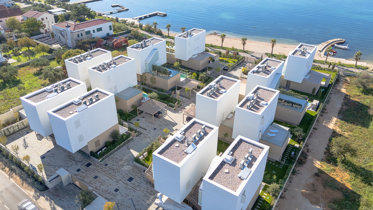 Čudovito stanovanje tik ob morju na dveh nadstropjih s tremi spalnicami