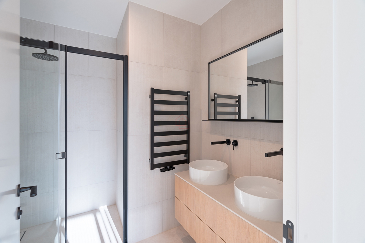 Čudovito stanovanje tik ob morju na dveh nadstropjih s tremi spalnicami