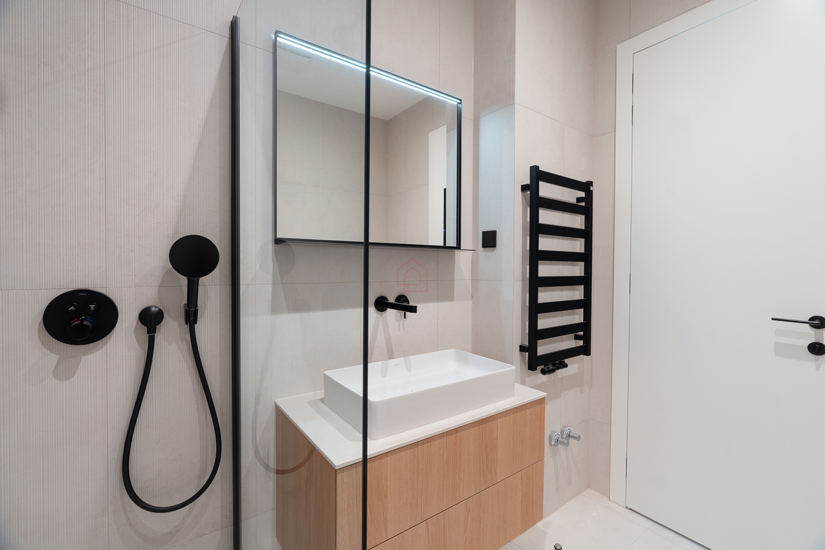 Čudovito stanovanje tik ob morju na dveh nadstropjih s tremi spalnicami