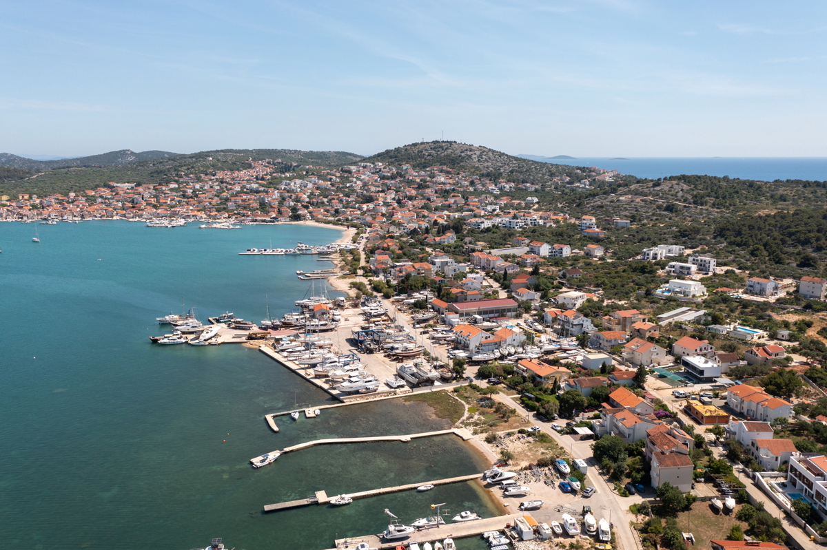 građevinsko zemljišče v tretji vrsti od morja - Murter - 618m2