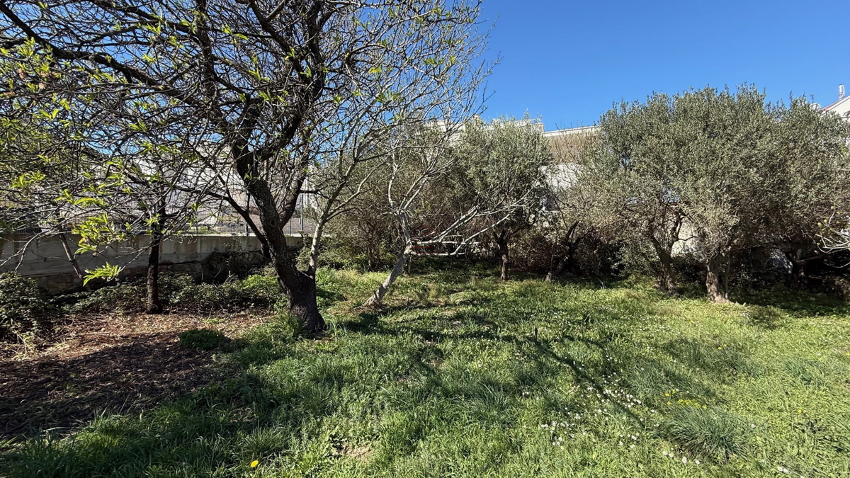 građevinsko zemljišče v tretji vrsti od morja - Murter - 618m2