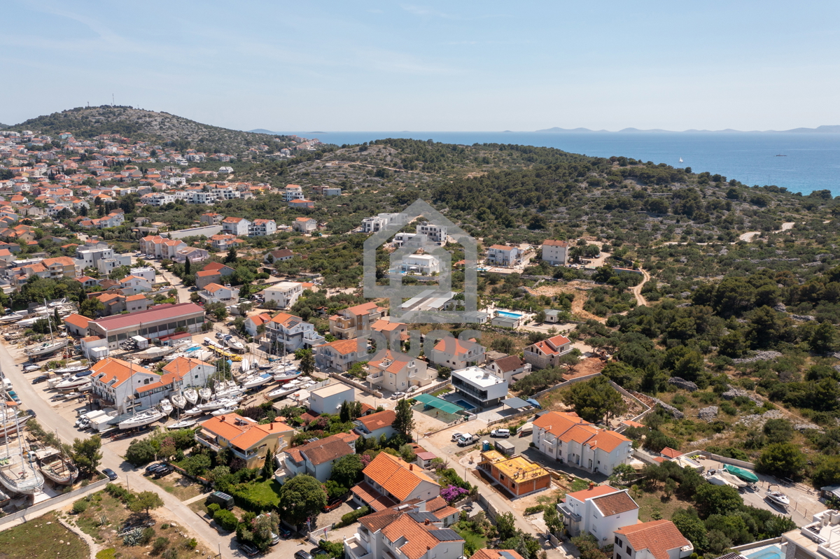 građevinsko zemljišče v tretji vrsti od morja - Murter - 618m2