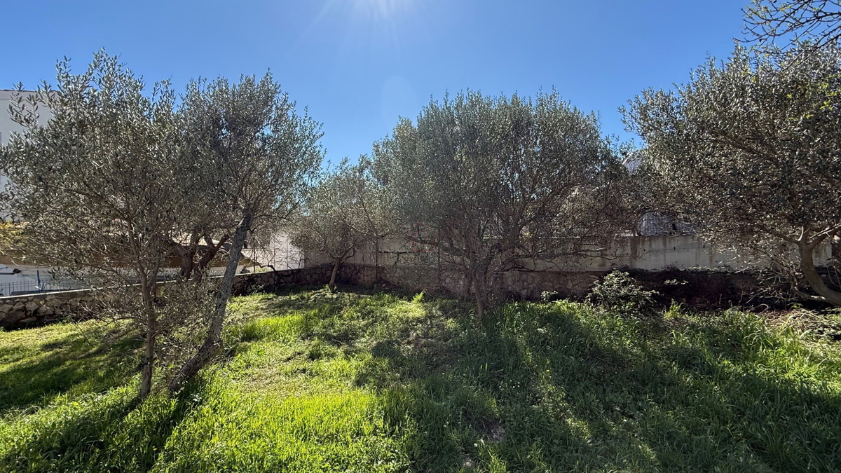 građevinsko zemljišče v tretji vrsti od morja - Murter - 618m2