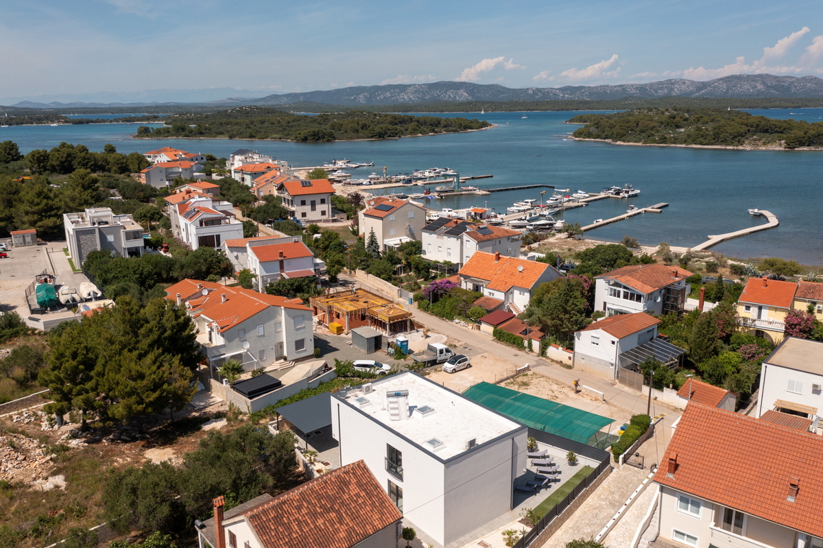 građevinsko zemljišče v tretji vrsti od morja - Murter - 618m2