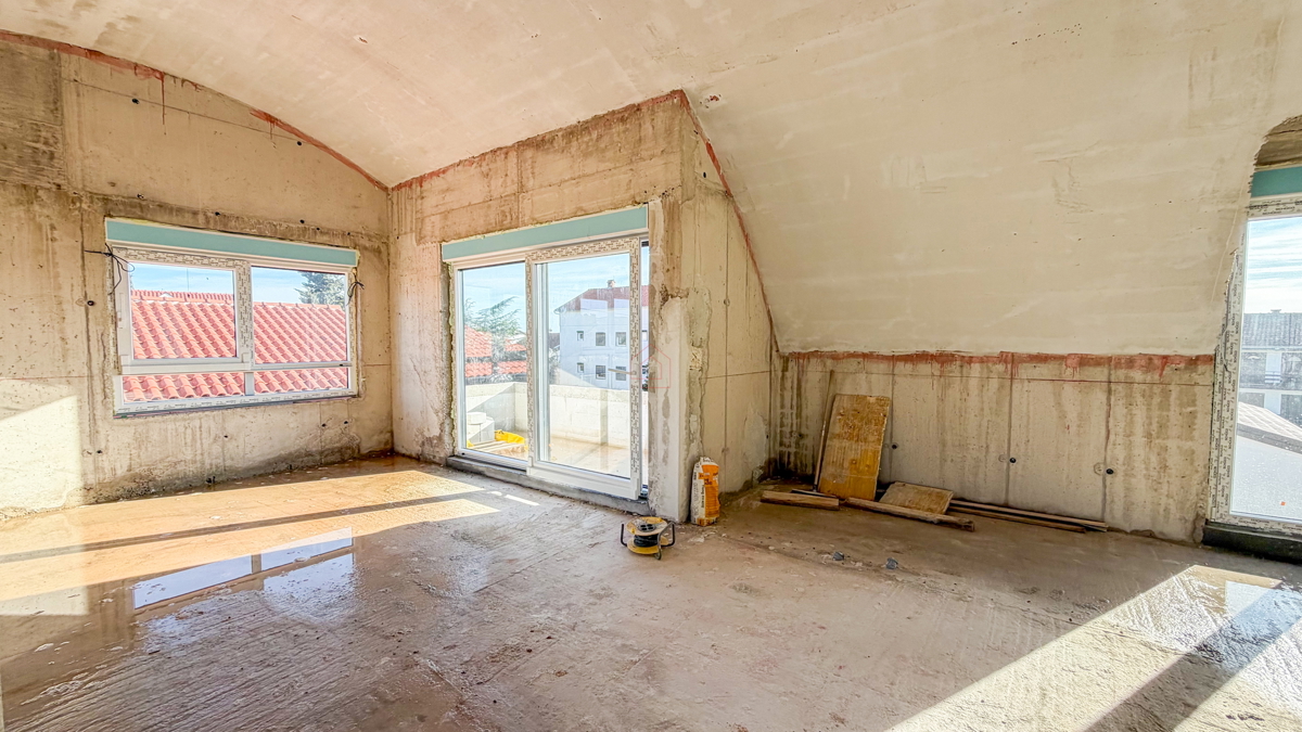 Penthouse v gradnji, 90 m2 - prilagodljiva razporeditev - Pirovac