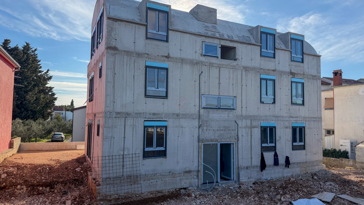 Penthouse v gradnji, 90 m2 - prilagodljiva razporeditev - Pirovac