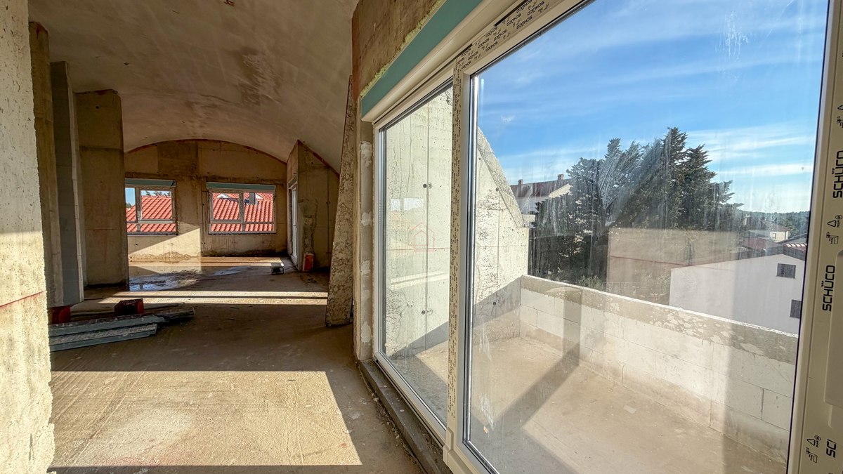 Penthouse v gradnji, 90 m2 - prilagodljiva razporeditev - Pirovac