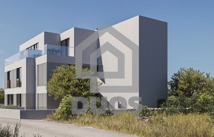 LUKSUZNA GRADNJA - NOVOGRADNJA - dvoetažni stan na prvem katu s prekrasnim širokim pogledom na morje