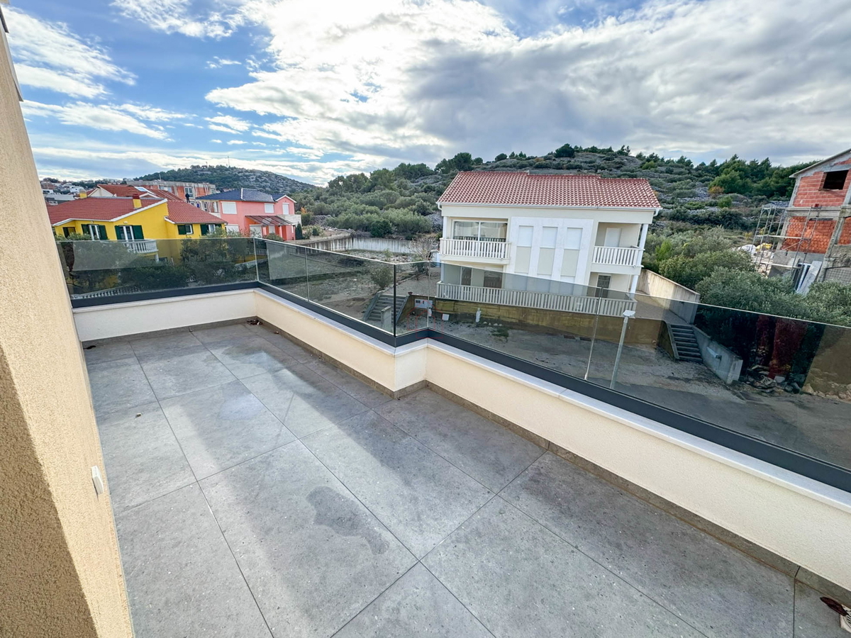 Najlepši penthouse na prodaji na otoku Murteru s 3 spavaće sobe.