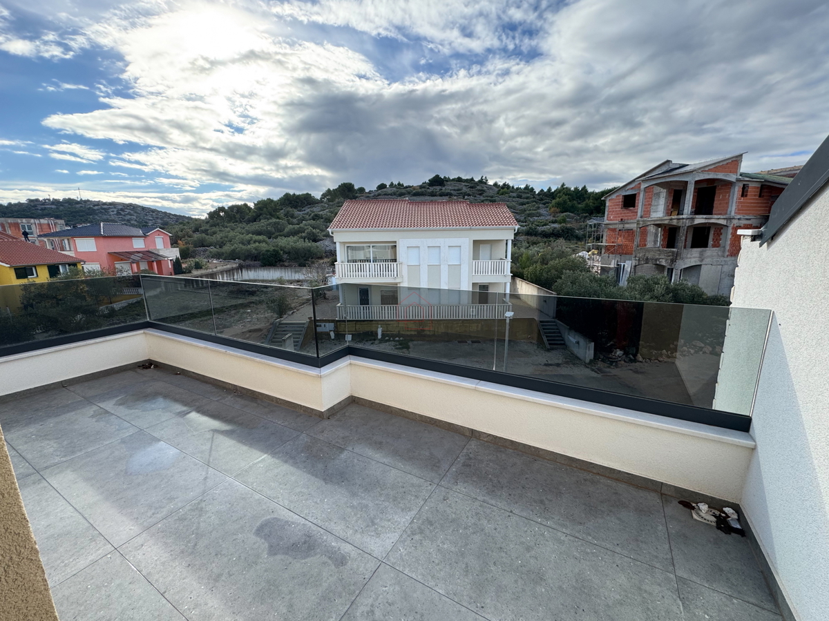 Najlepši penthouse na prodaji na otoku Murteru s 3 spavaće sobe.