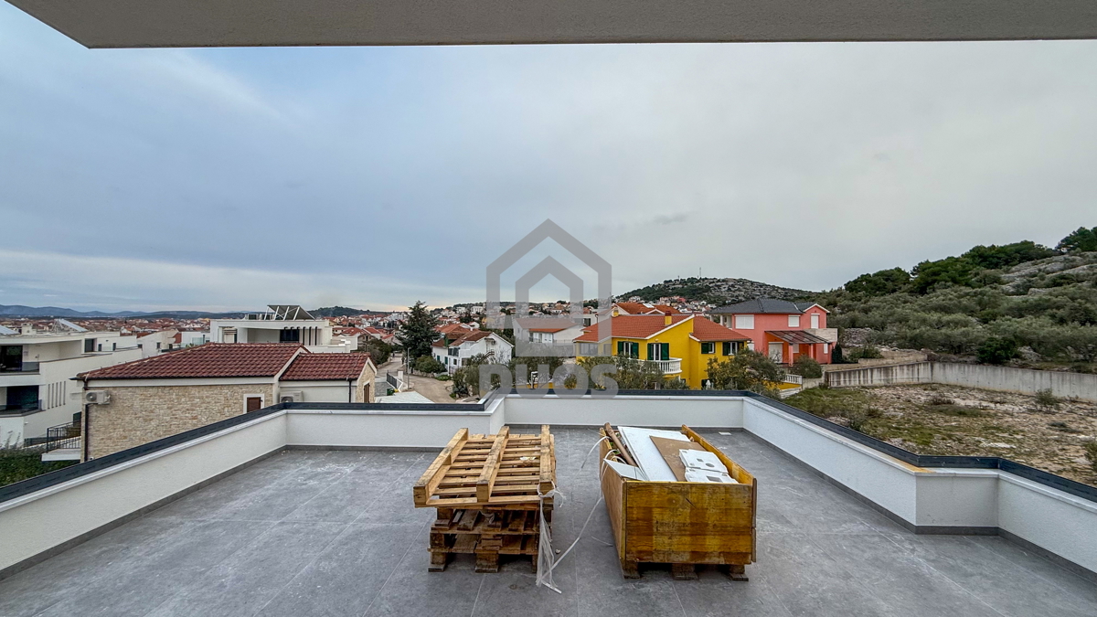 Najlepši penthouse na prodaji na otoku Murteru s 3 spavaće sobe.