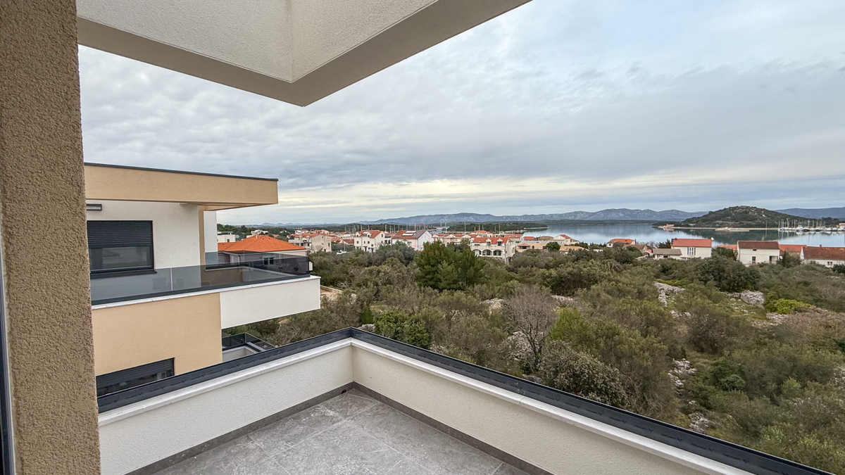 Najlepši penthouse na prodaji na otoku Murteru s 3 spavaće sobe.