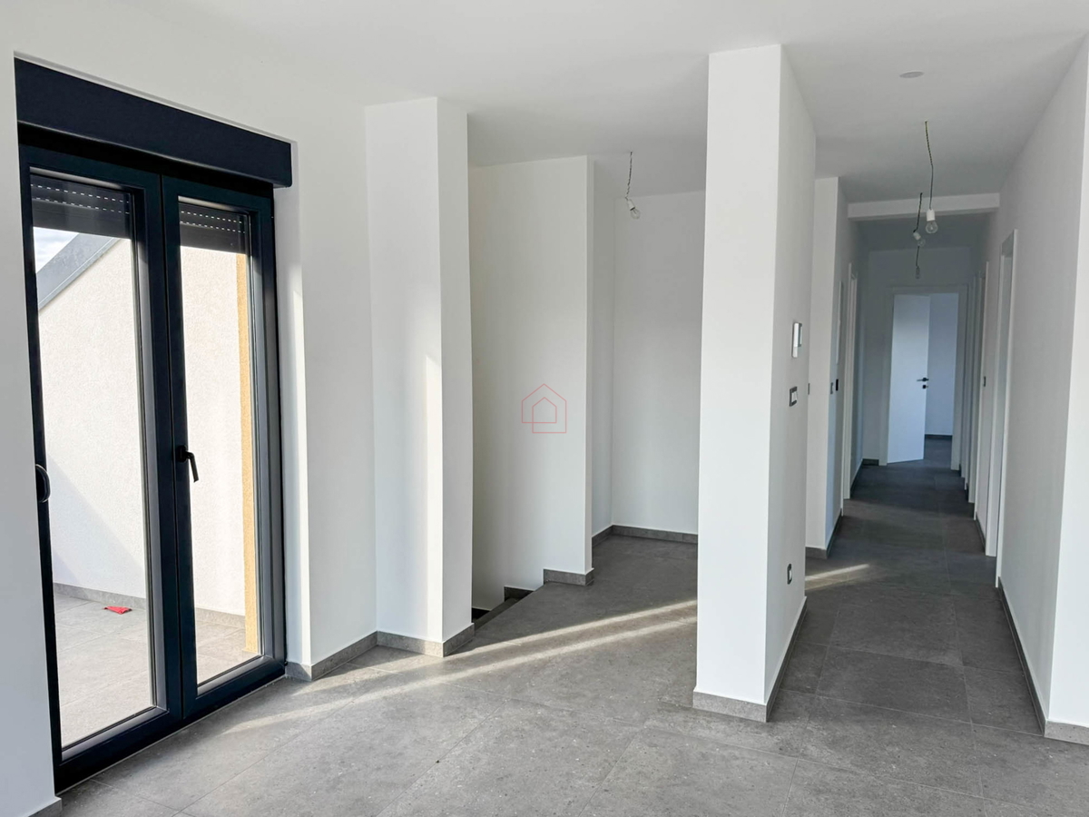 Najlepši penthouse na prodaji na otoku Murteru s 3 spavaće sobe.