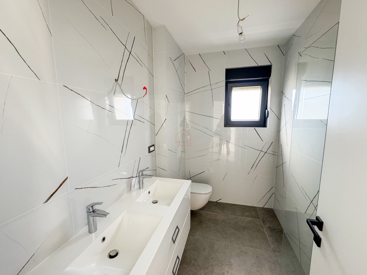 Najlepši penthouse na prodaji na otoku Murteru s 3 spavaće sobe.