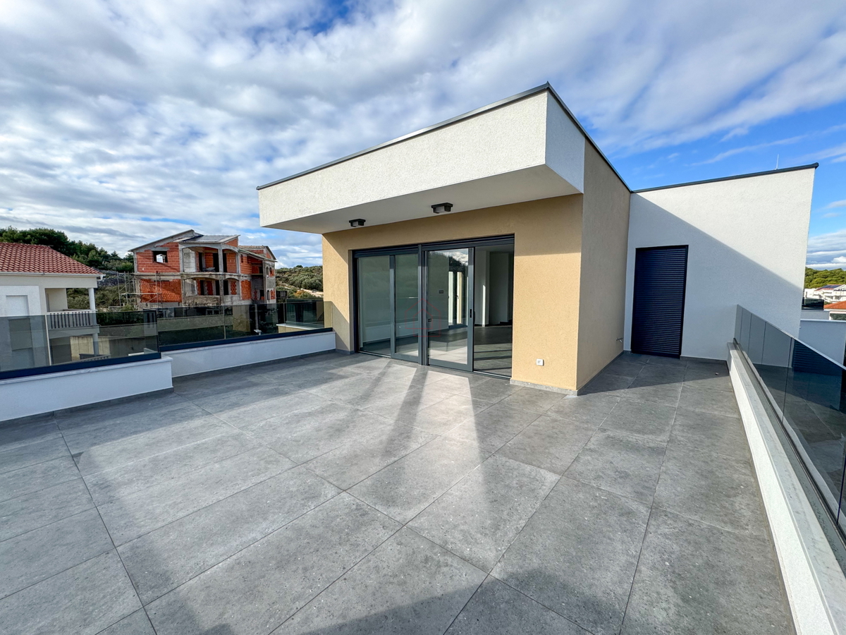 Najlepši penthouse na prodaji na otoku Murteru s 3 spavaće sobe.