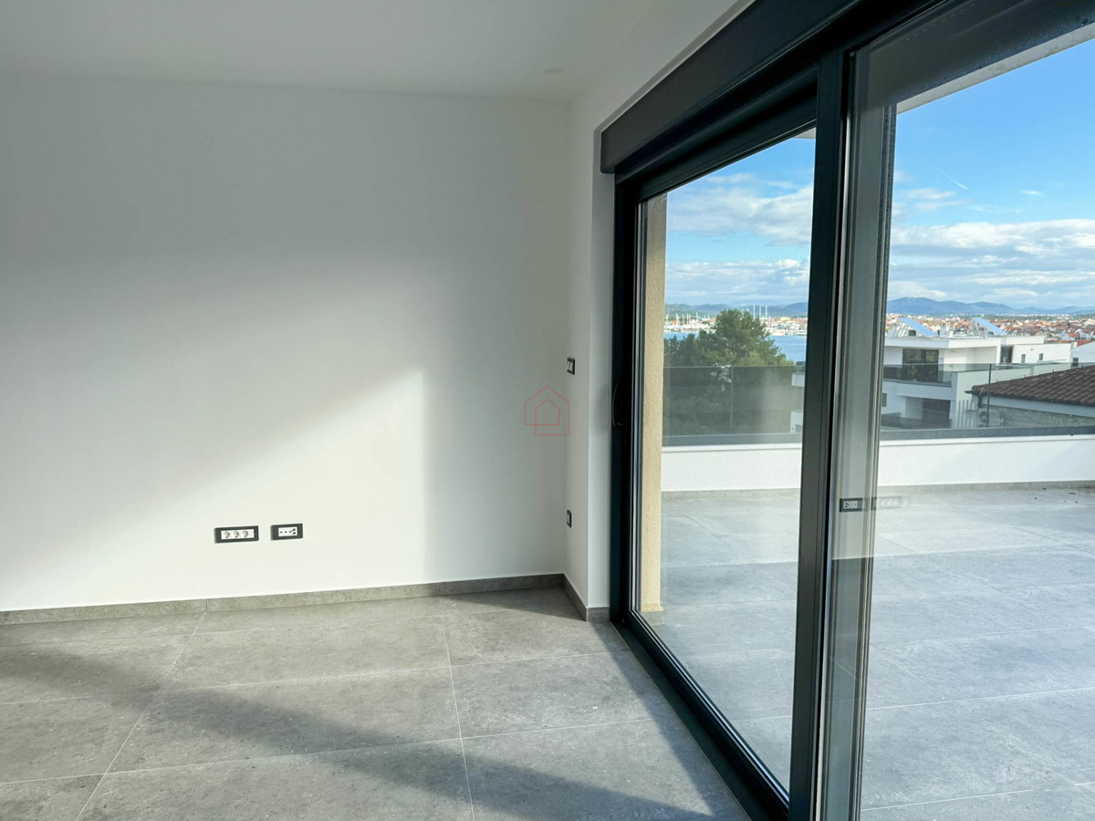 Najlepši penthouse na prodaji na otoku Murteru s 3 spavaće sobe.