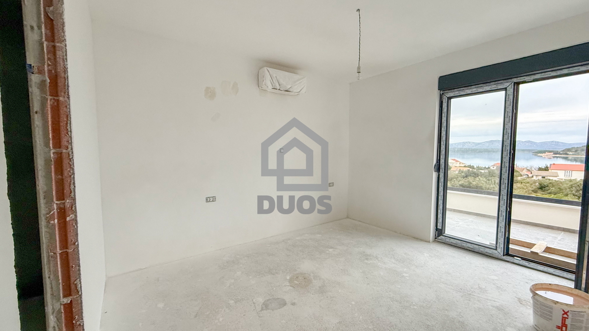Najlepši penthouse na prodaji na otoku Murteru s 3 spavaće sobe.