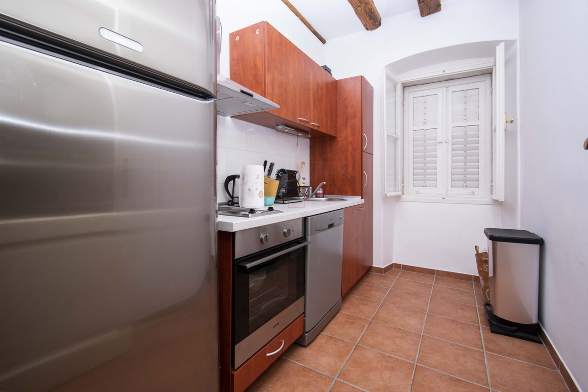 Čudovito urejeno in prostorno stanovanje v prvi vrsti ob morju v Šibeniku