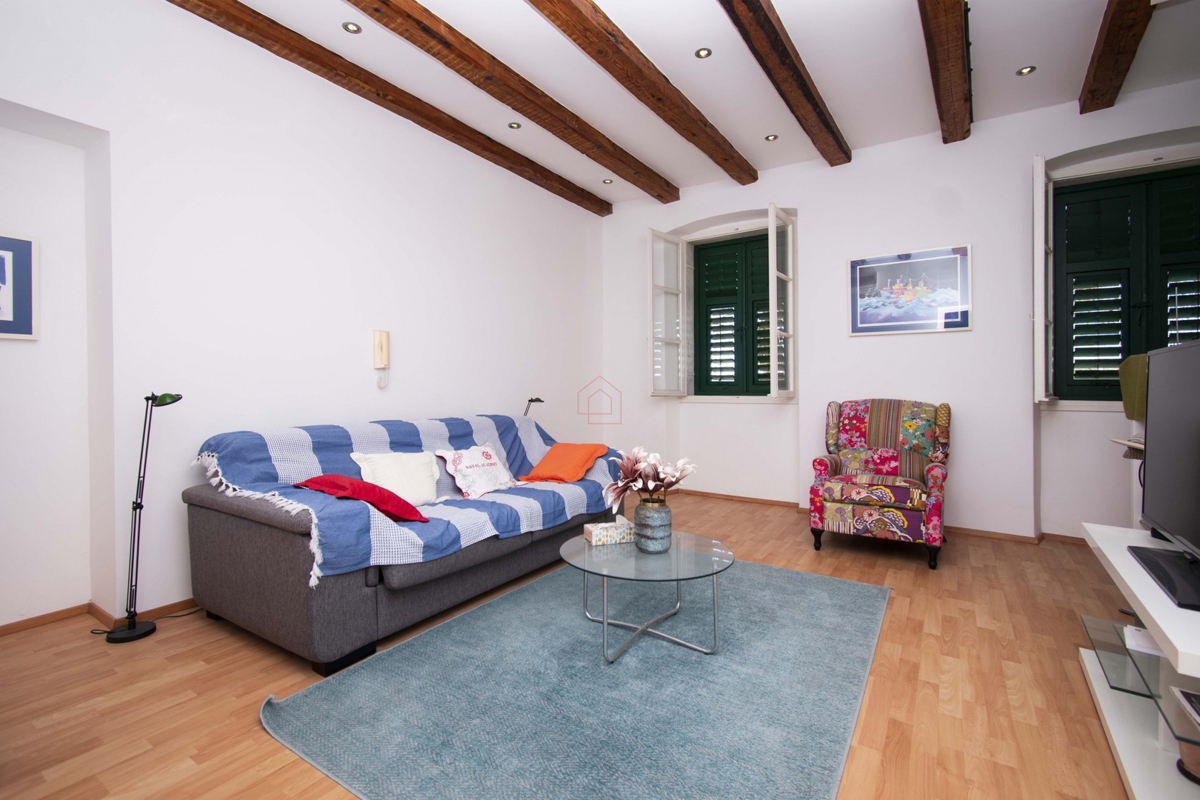 Čudovito urejeno in prostorno stanovanje v prvi vrsti ob morju v Šibeniku