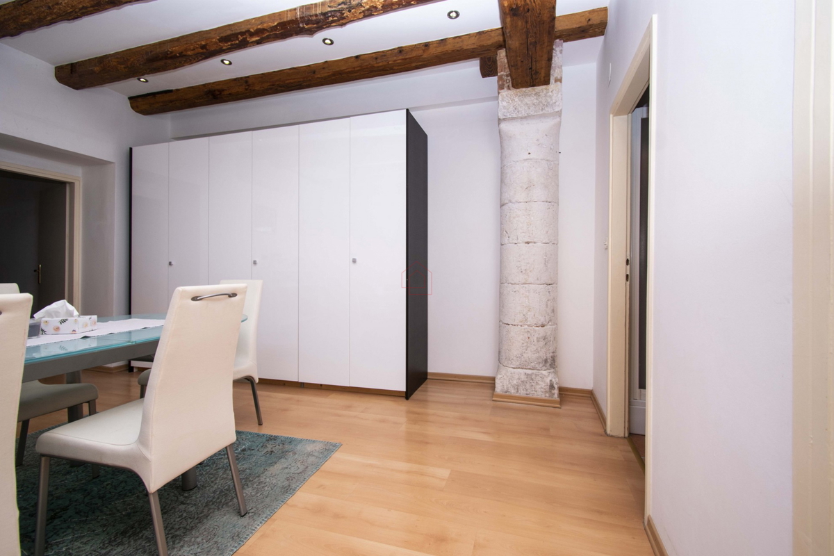 Čudovito urejeno in prostorno stanovanje v prvi vrsti ob morju v Šibeniku