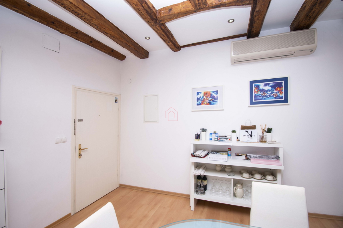 Čudovito urejeno in prostorno stanovanje v prvi vrsti ob morju v Šibeniku