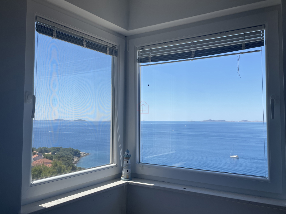 2 prekrasni stanovanji s bazenom in pogledom na morje - uveljavljen najemni posel