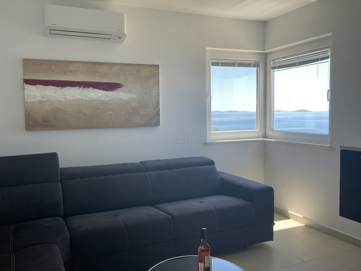 2 prekrasni stanovanji s bazenom in pogledom na morje - uveljavljen najemni posel