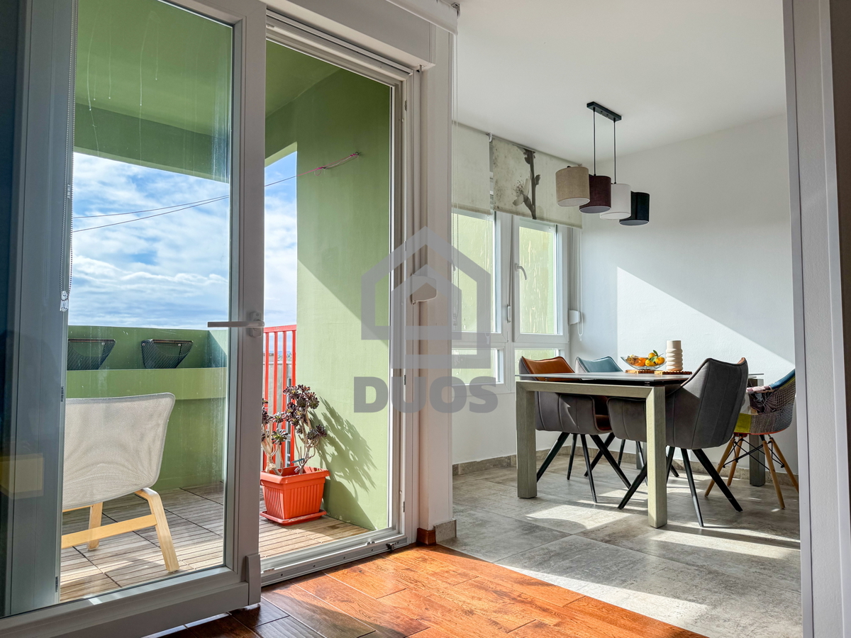 Moderno opremljeno stanovanje v Šibeniku z dvema spalnicama in pogledom na morje