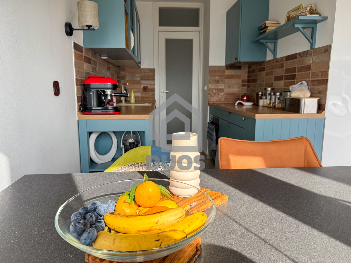 Moderno opremljeno stanovanje v Šibeniku z dvema spalnicama in pogledom na morje