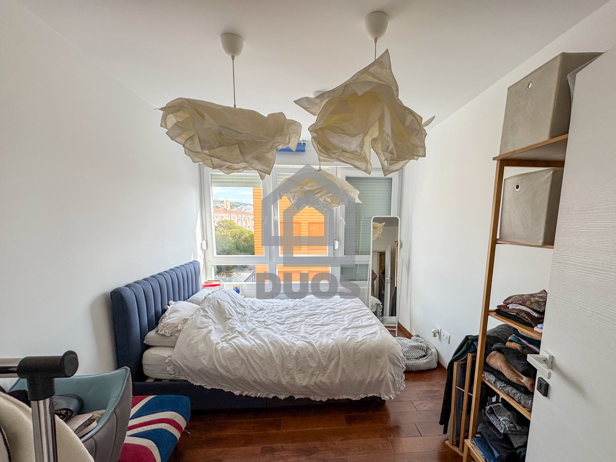 Moderno opremljeno stanovanje v Šibeniku z dvema spalnicama in pogledom na morje