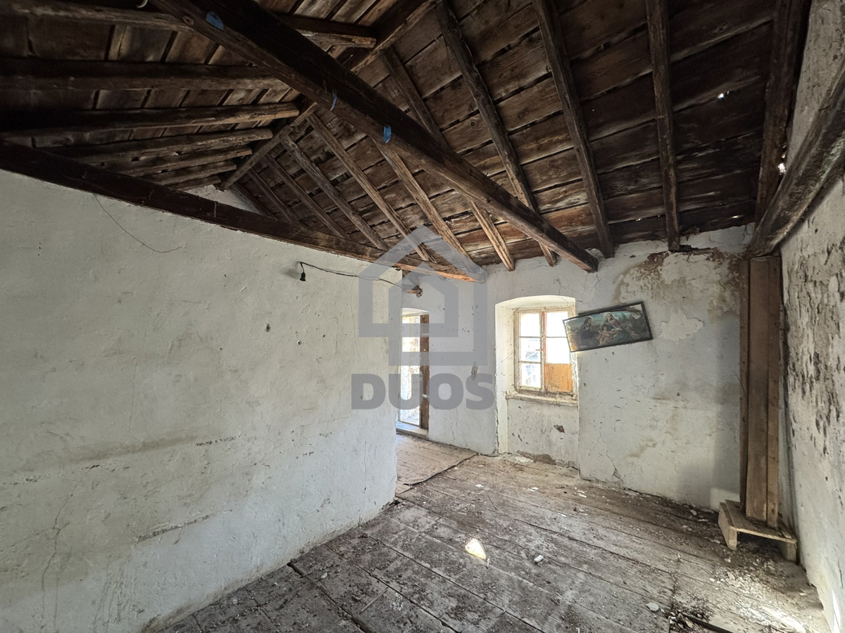 Stara kamnita hiša ob morju za obnovo na Murterju