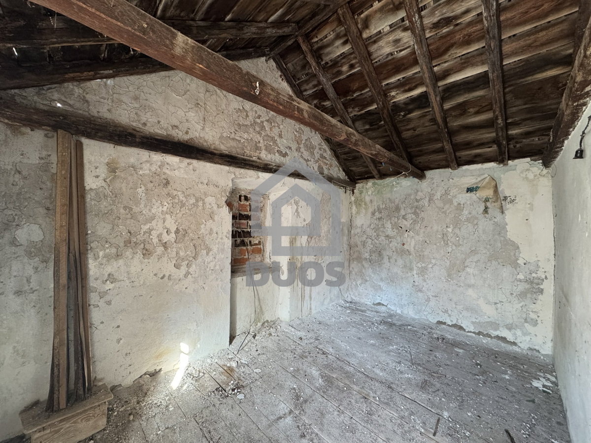 Stara kamnita hiša ob morju za obnovo na Murterju