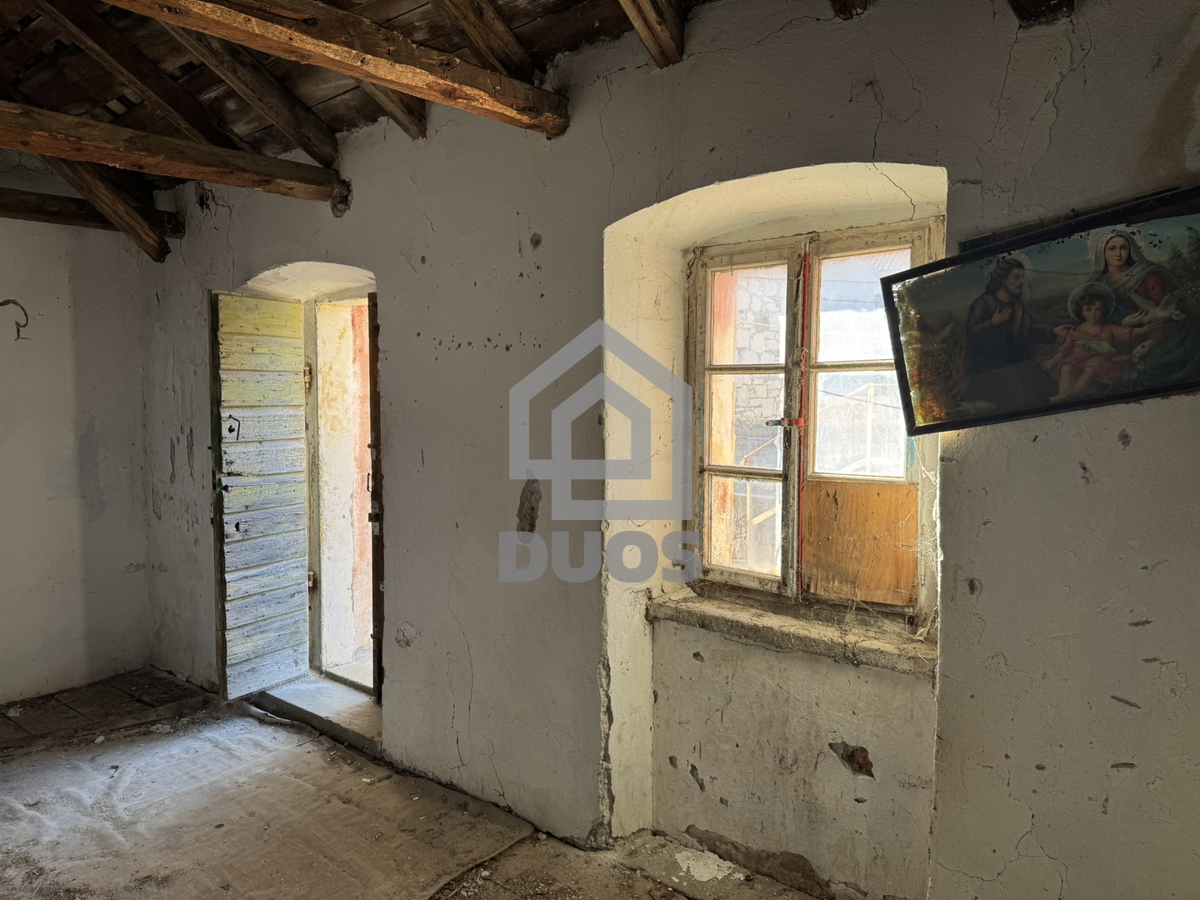 Stara kamnita hiša ob morju za obnovo na Murterju