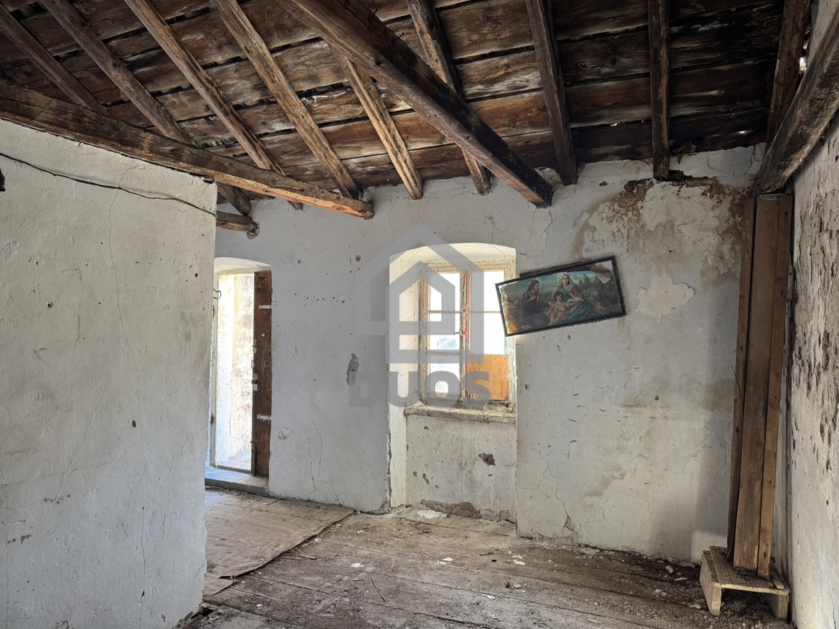 Stara kamnita hiša ob morju za obnovo na Murterju