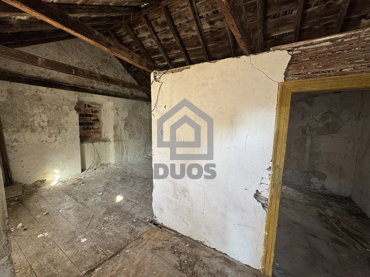 Stara kamnita hiša ob morju za obnovo na Murterju