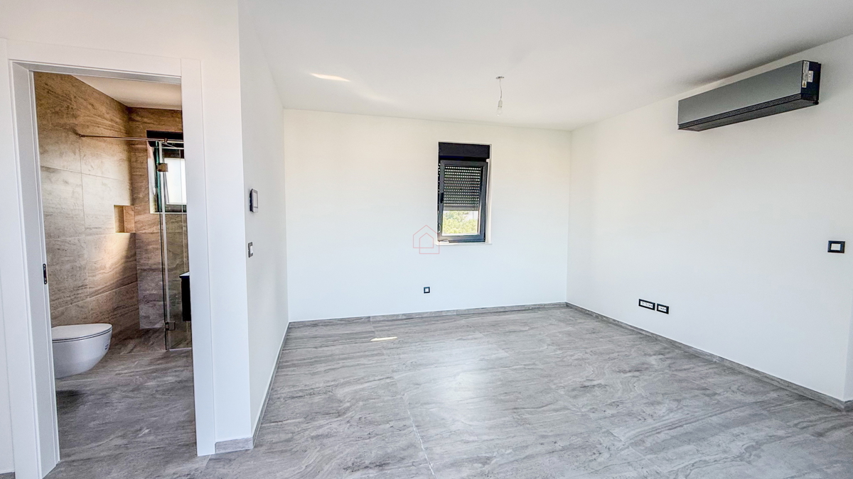 Novogradnja 2025 - Stanovanje z dvema spalnicama in pogledom na morje