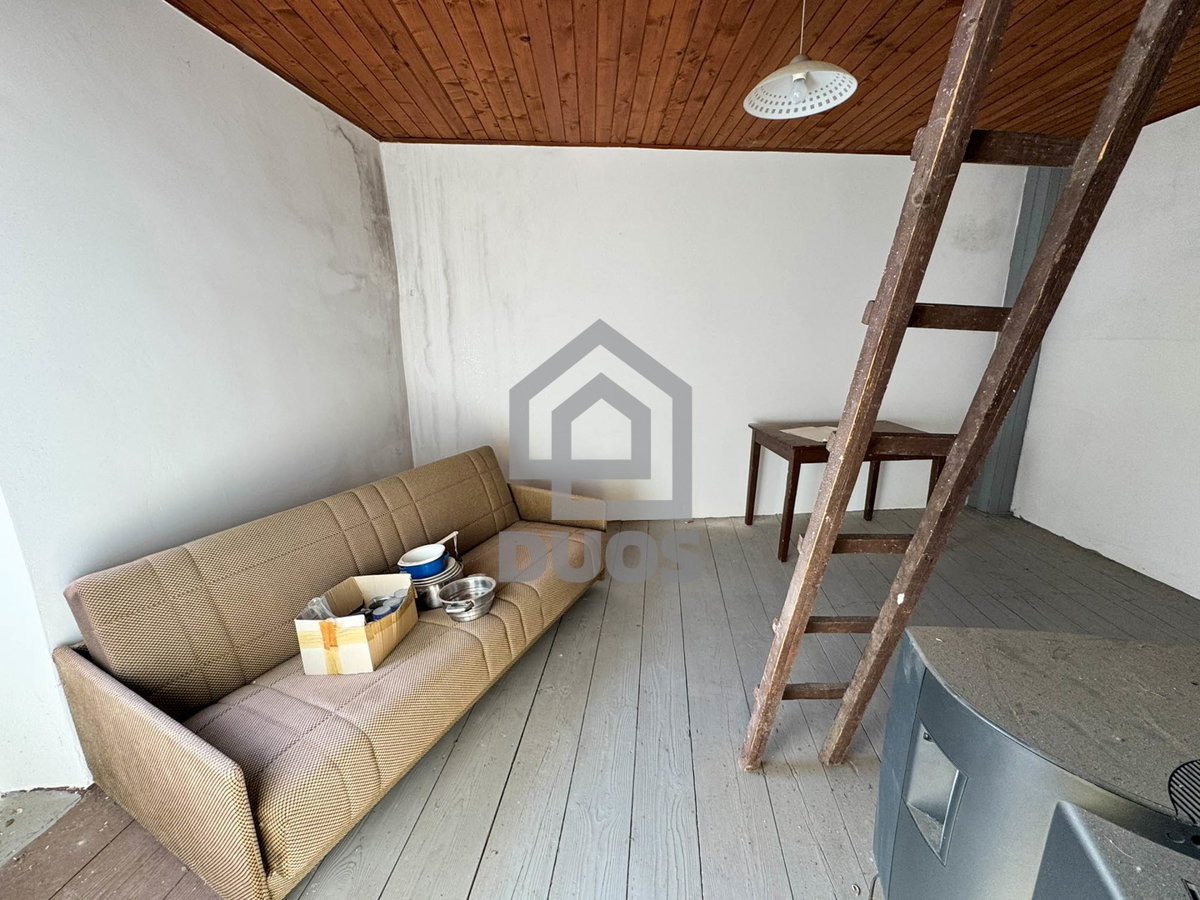 Kamena hiša v vrsti v središču Murterja primerna za poslovni in bivalni prostor