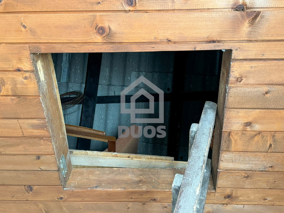 Kamena hiša v vrsti v središču Murterja primerna za poslovni in bivalni prostor