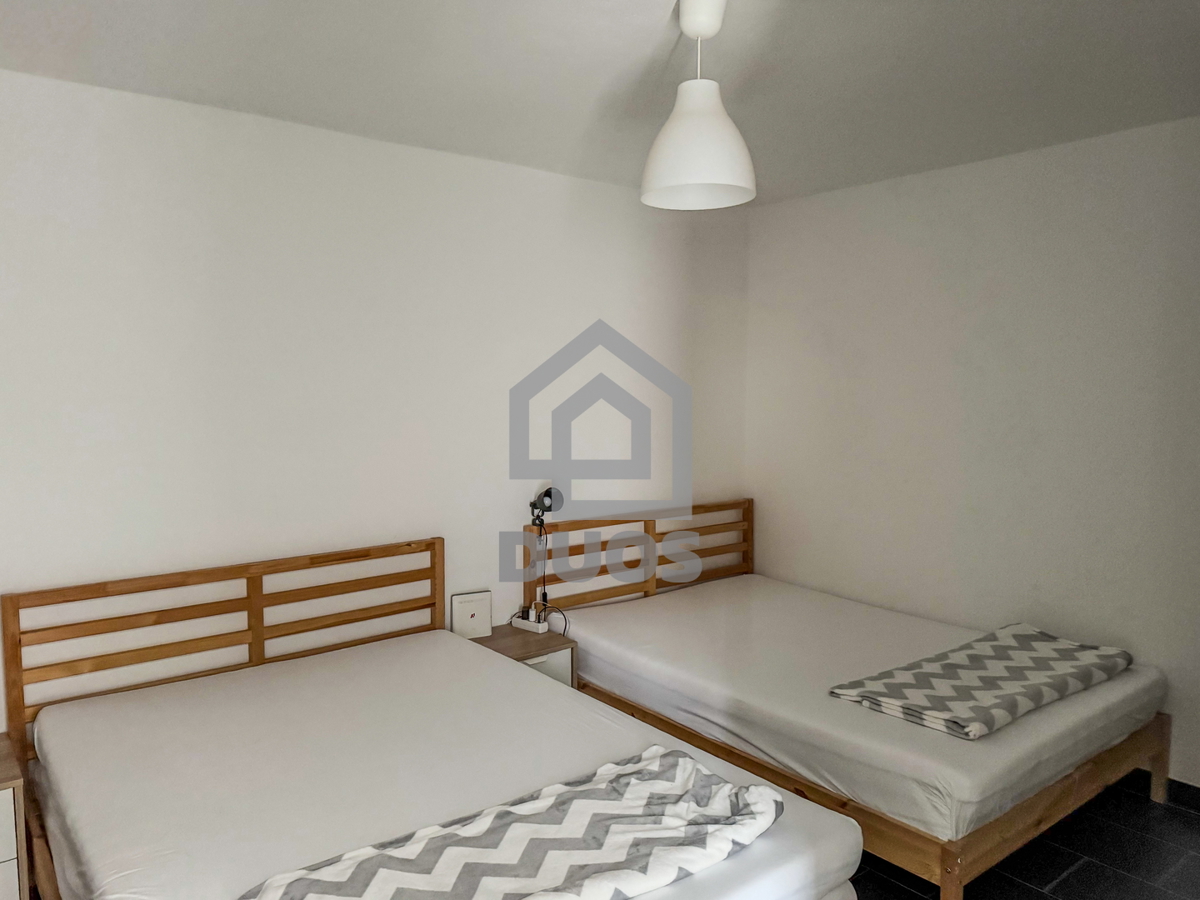 Dvojna hiša blizu plaže Betina s štirimi stanovanji