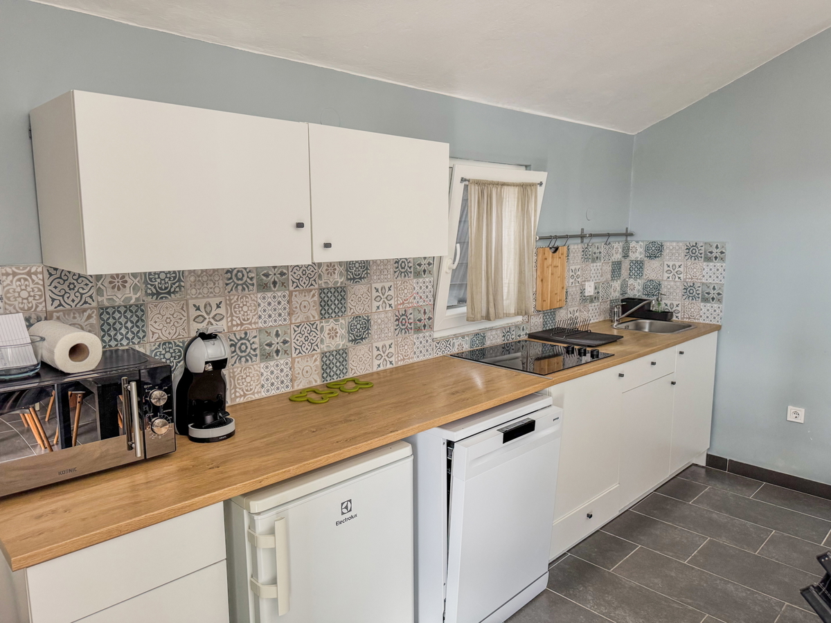 Dvojna hiša blizu plaže Betina s štirimi stanovanji