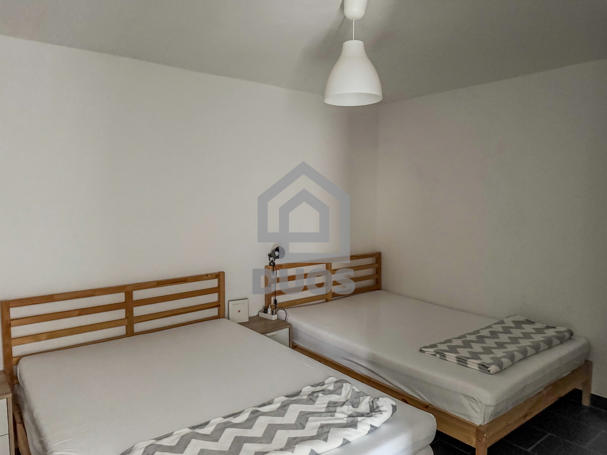 Dvojna hiša blizu plaže Betina s štirimi stanovanji