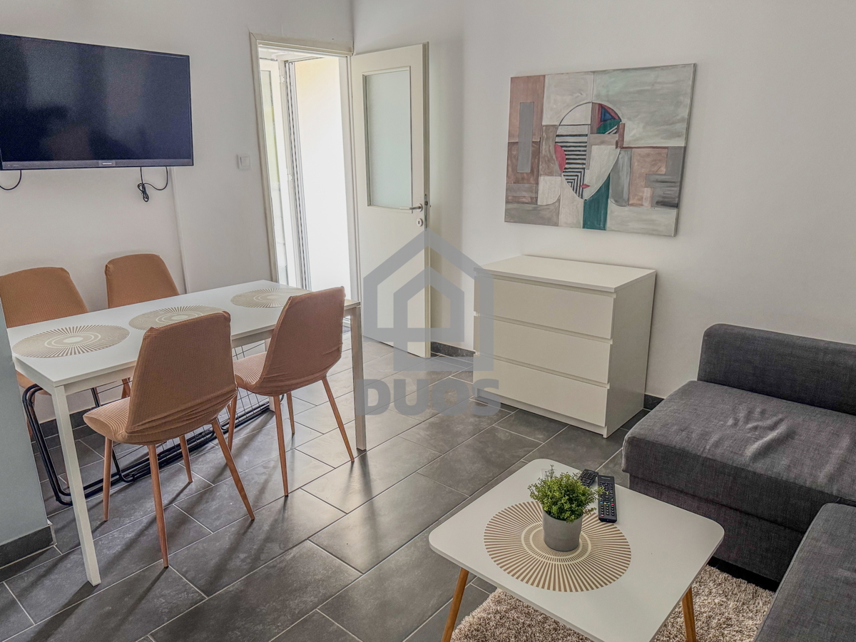 Dvojna hiša blizu plaže Betina s štirimi stanovanji