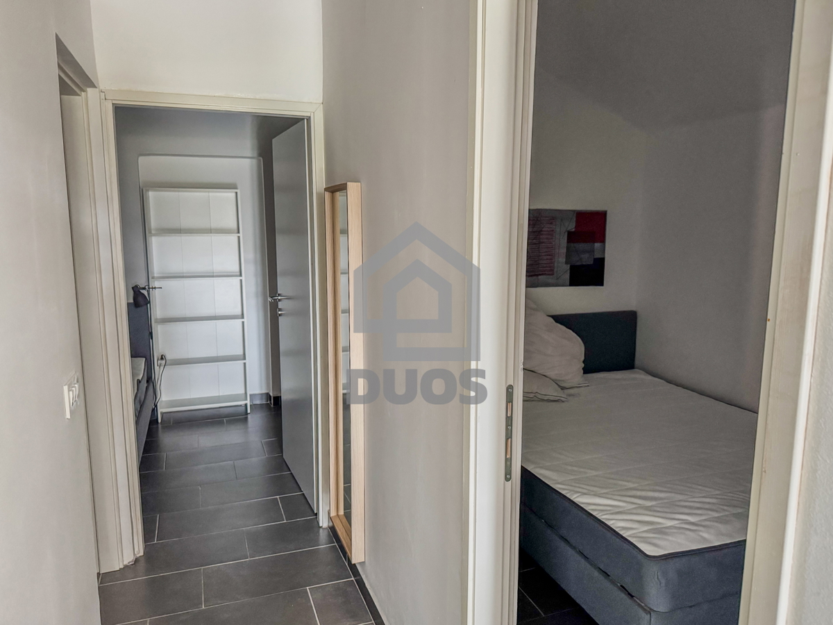 Dvojna hiša blizu plaže Betina s štirimi stanovanji