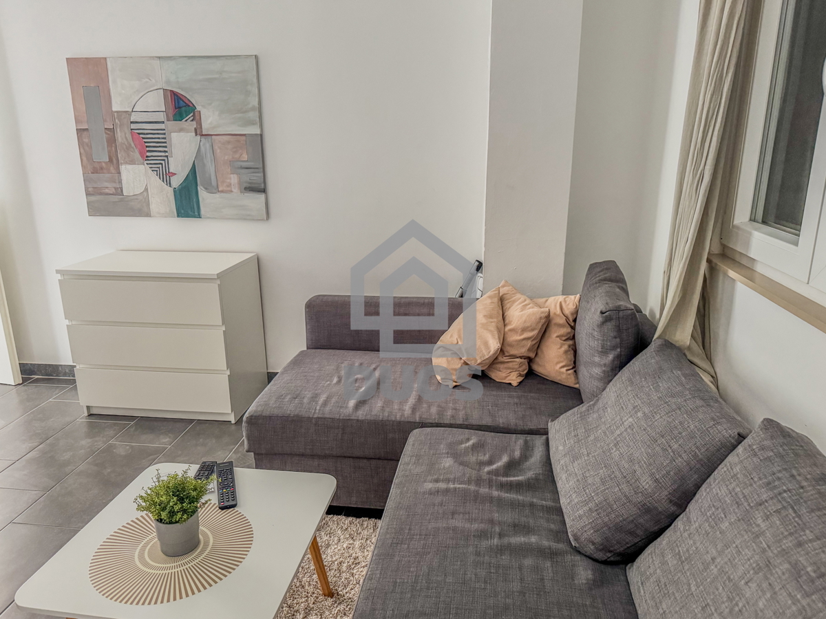 Dvojna hiša blizu plaže Betina s štirimi stanovanji