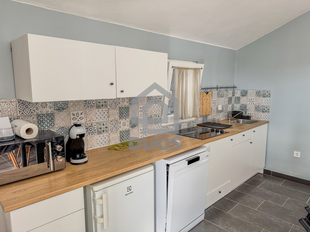 Dvojna hiša blizu plaže Betina s štirimi stanovanji