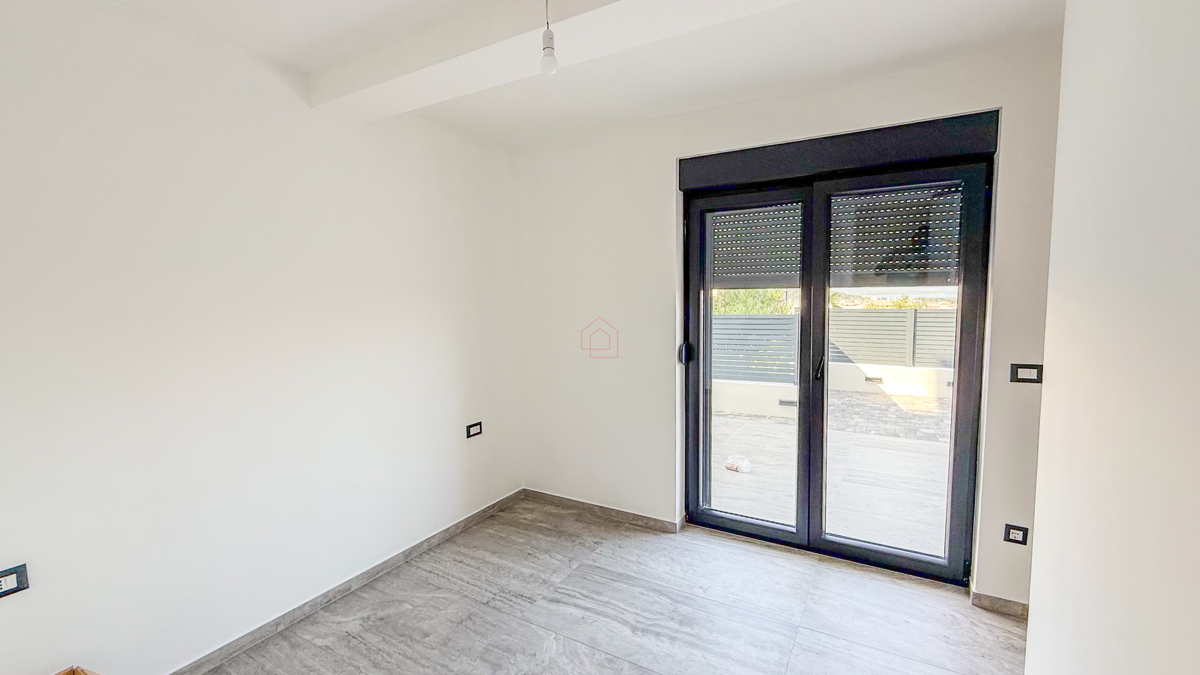 Novogradnja 2025 - stanovanje z dvema spalnicama in vrtom