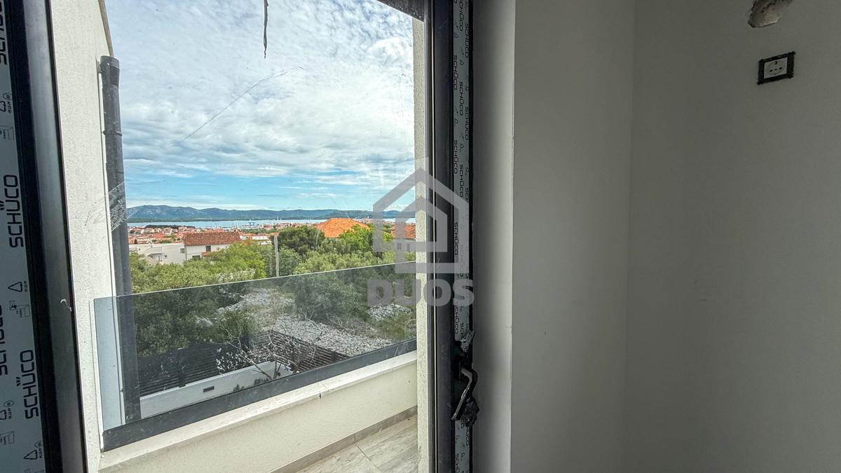 Čudovit penthouse v središču Murterja s čudovitim pogledom na morje