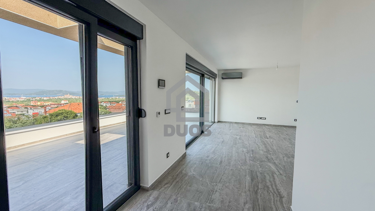 Čudovit penthouse v središču Murterja s čudovitim pogledom na morje
