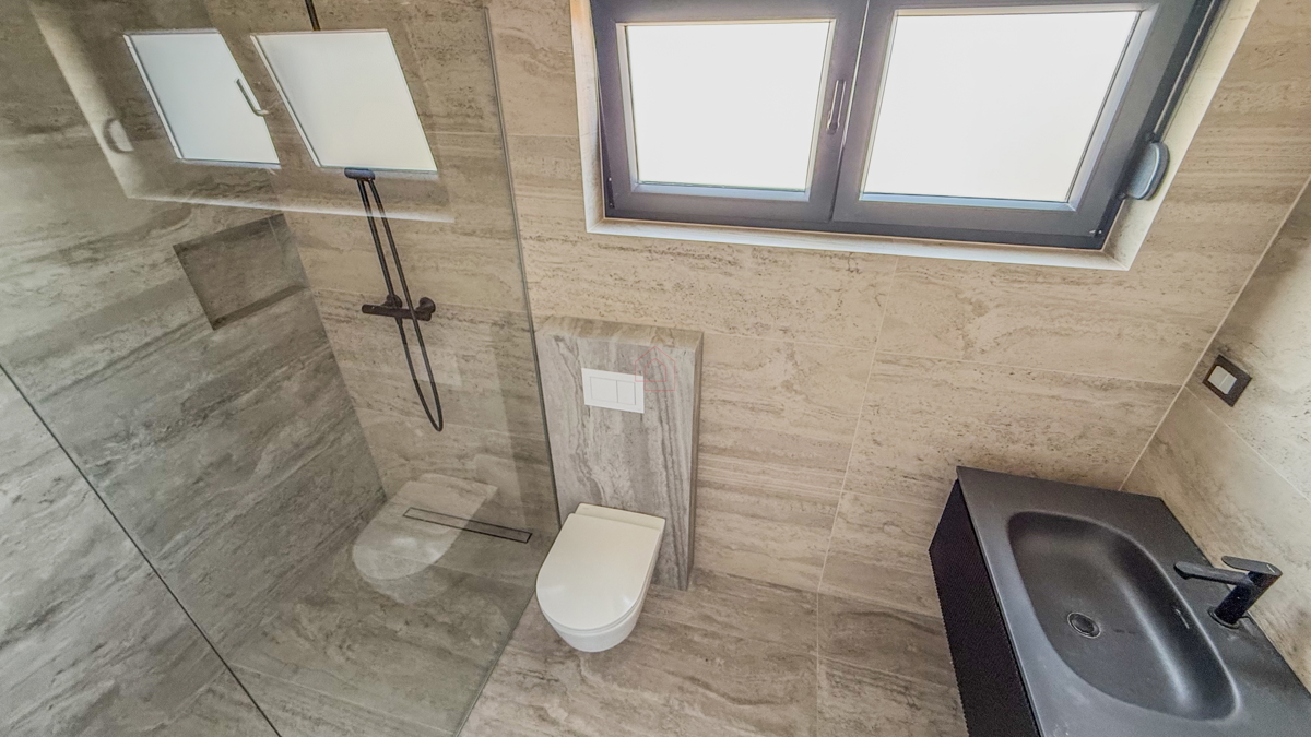 Čudovit penthouse v središču Murterja s čudovitim pogledom na morje