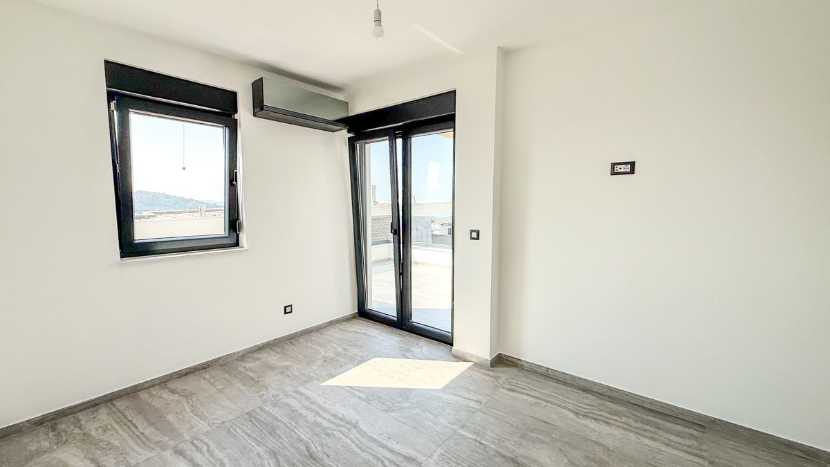 Čudovit penthouse v središču Murterja s čudovitim pogledom na morje